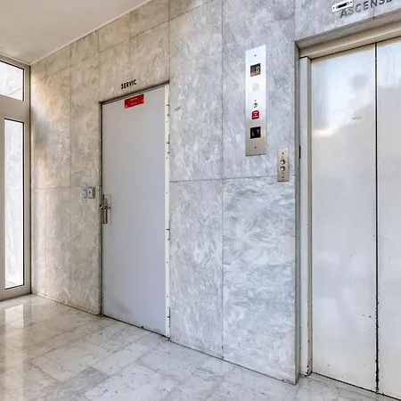 شقة Roomy & Bright Flat, Balcony-by The Eiffel Tower باريس
