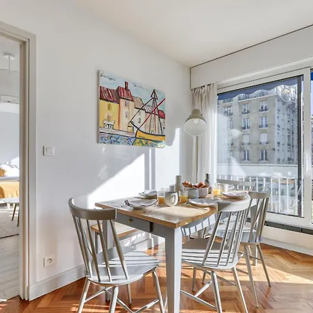 Roomy & Bright Flat, Balcony-by The Eiffel Tower *