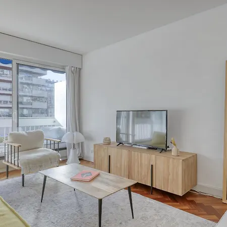 Roomy & Bright Flat, Balcony-by The Eiffel Tower *