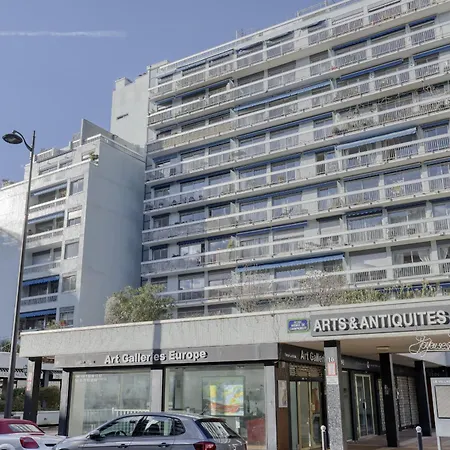 شقة Roomy & Bright Flat, Balcony-by The Eiffel Tower باريس
