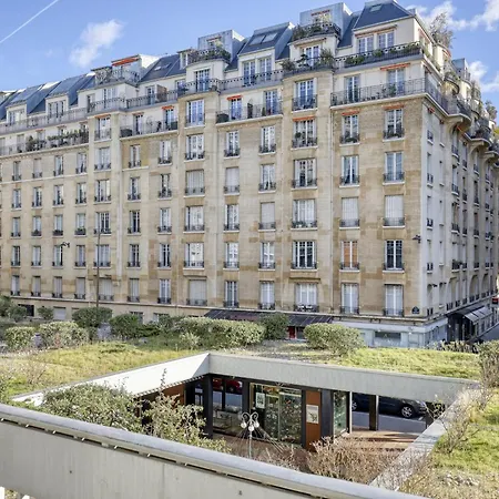 شقة Roomy & Bright Flat, Balcony-by The Eiffel Tower باريس